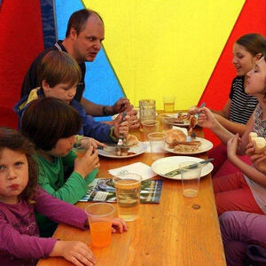 Sommerbeginn mit Harfenmusik, Kindermesse und Kinderfest