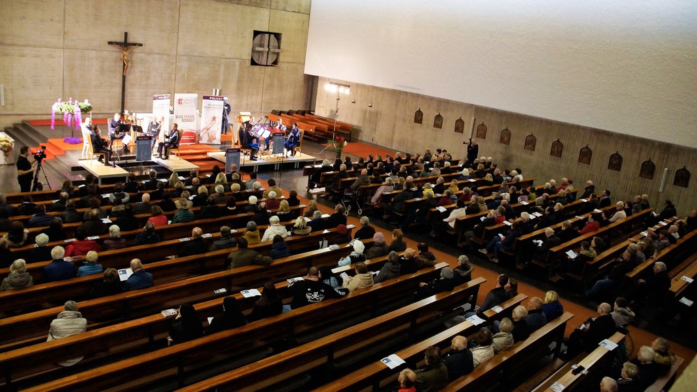 200 BesucherInnen beim Adventkonzert