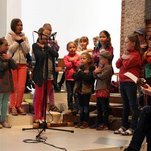 Sommerbeginn mit Harfenmusik, Kindermesse und Kinderfest