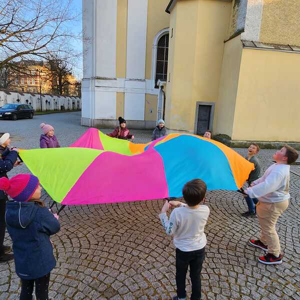 Fallschirmspiele