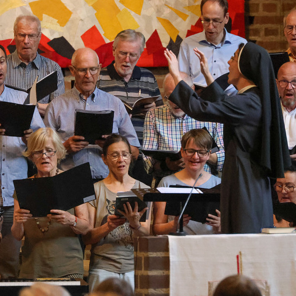 Gottesdienst / laumat/Matthias Lauber Gottesdienst mit dem Chor der Chorsingwoche