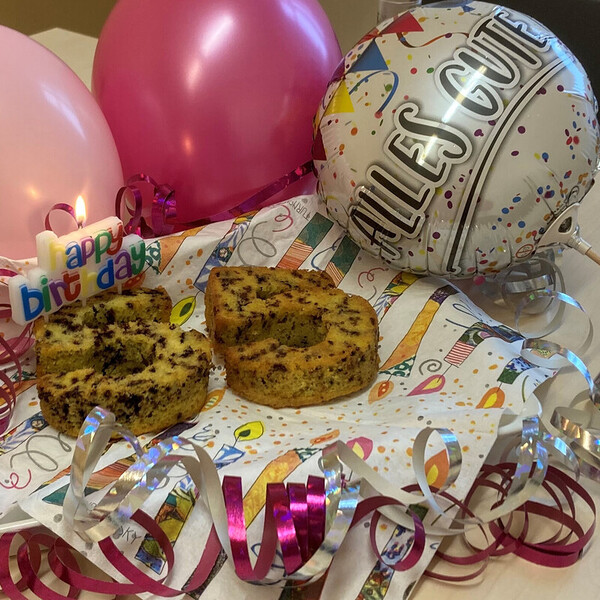 Alles Gute zum Geburtstag / Haus der Frau