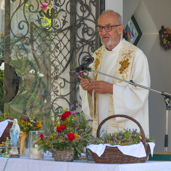 Kräutersegnung / laumat/Matthias Lauber Feldmesse mit traditioneller Kräutersegnung bei der Stelzer-Kapelle