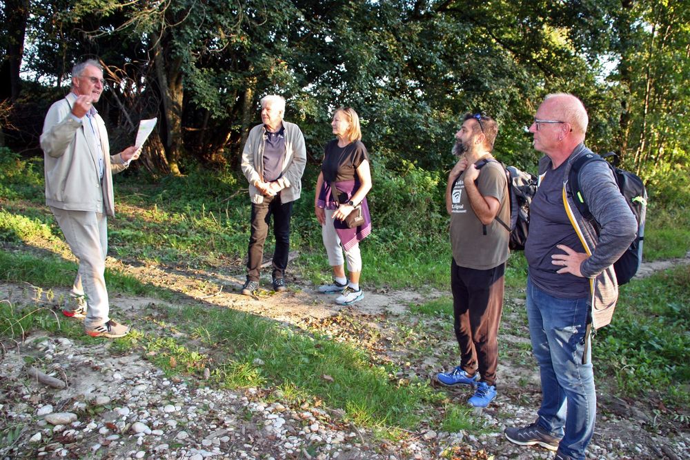 Alois Winklbauer bei einer Station auf dem Kraftquellenwanderweg rund um Dörnbach